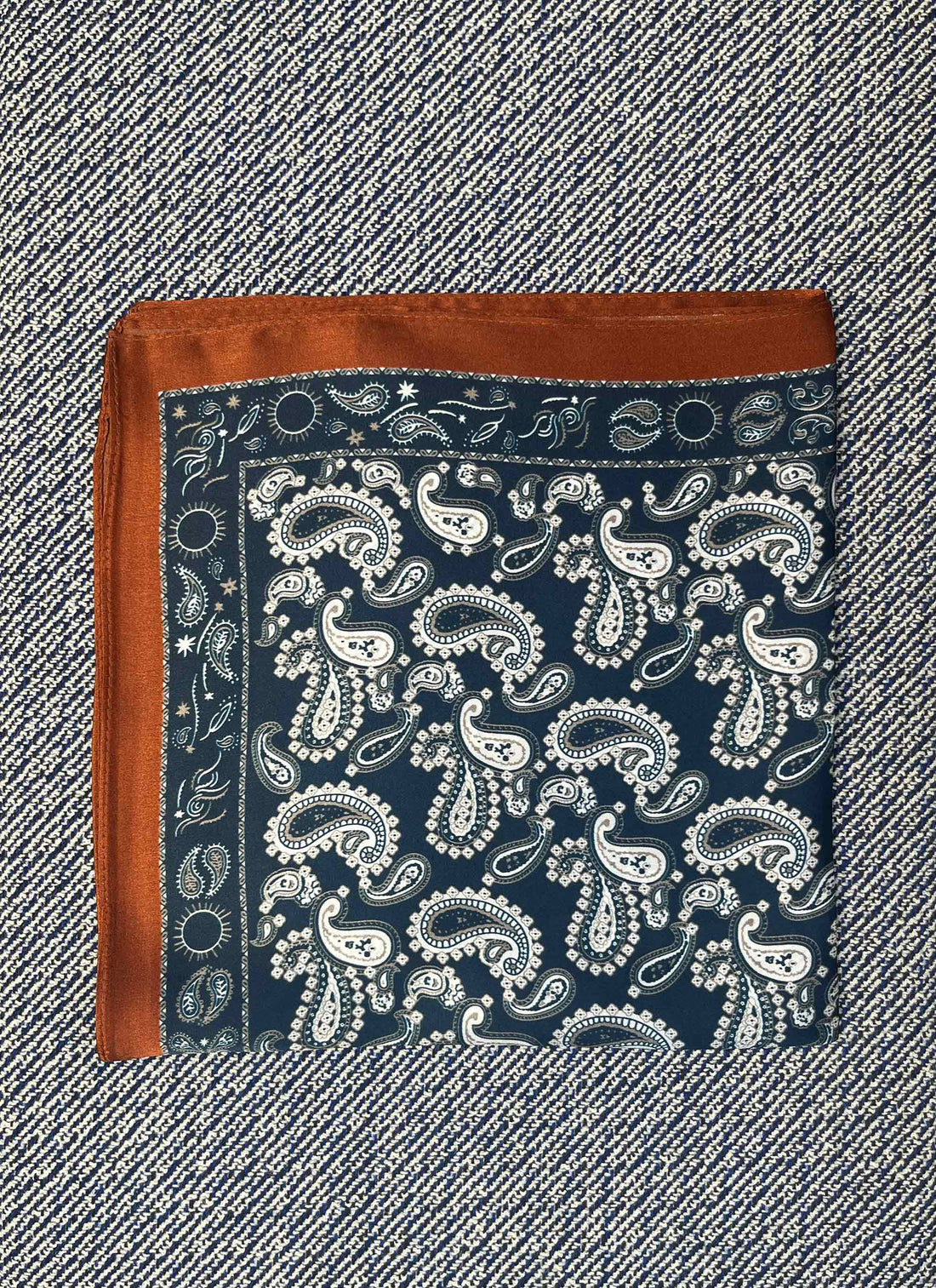 Silk scarf navy/off white paisley rust