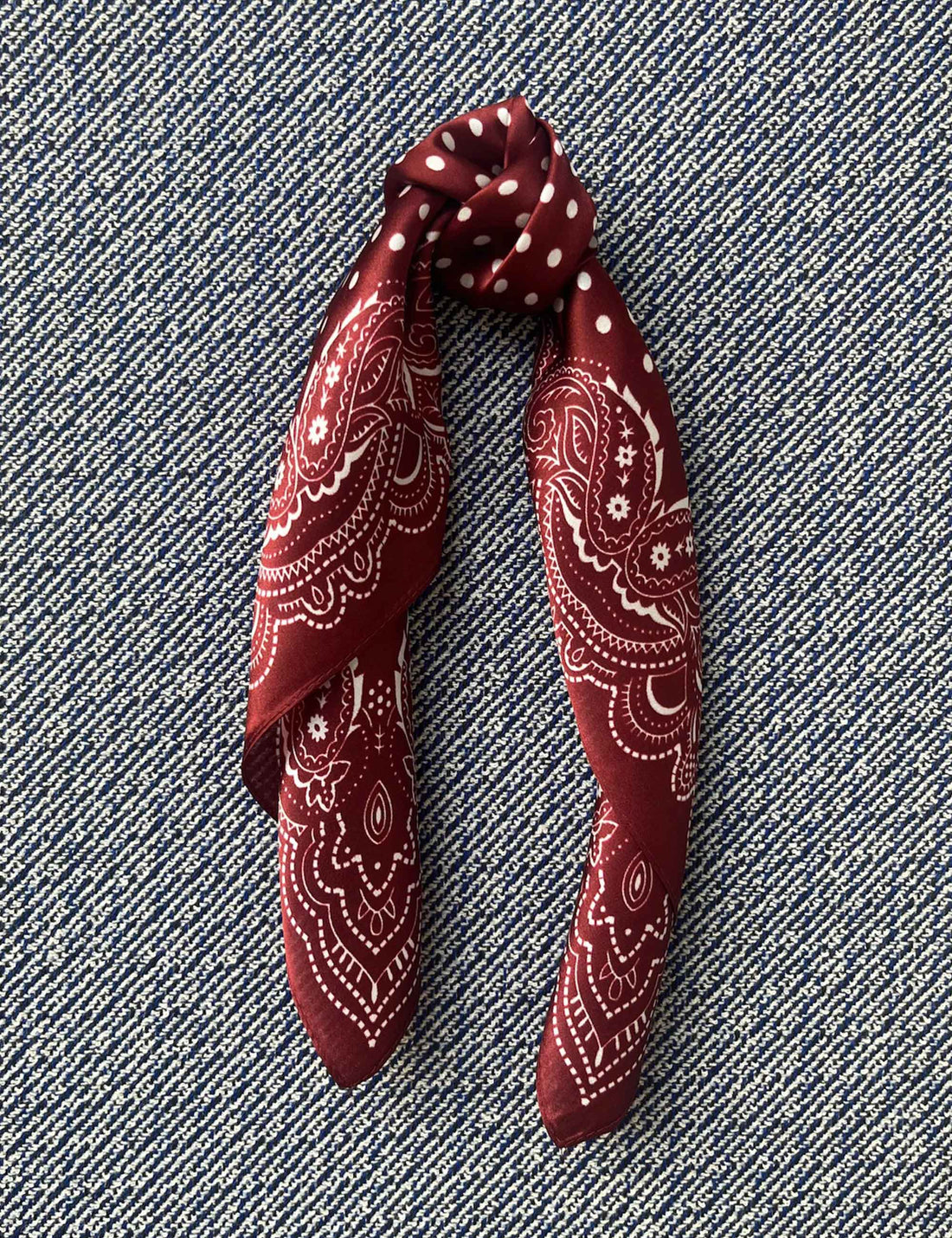 Silk scarf burgundy/off-white dots/paisley