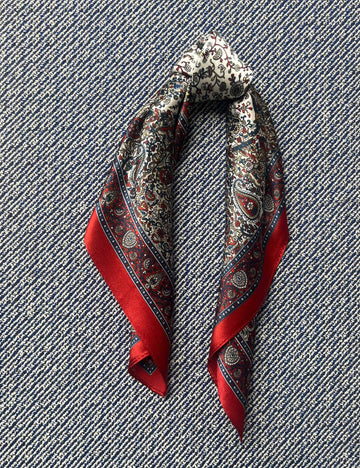 Silk scarf off white/burgundy/navy paisley