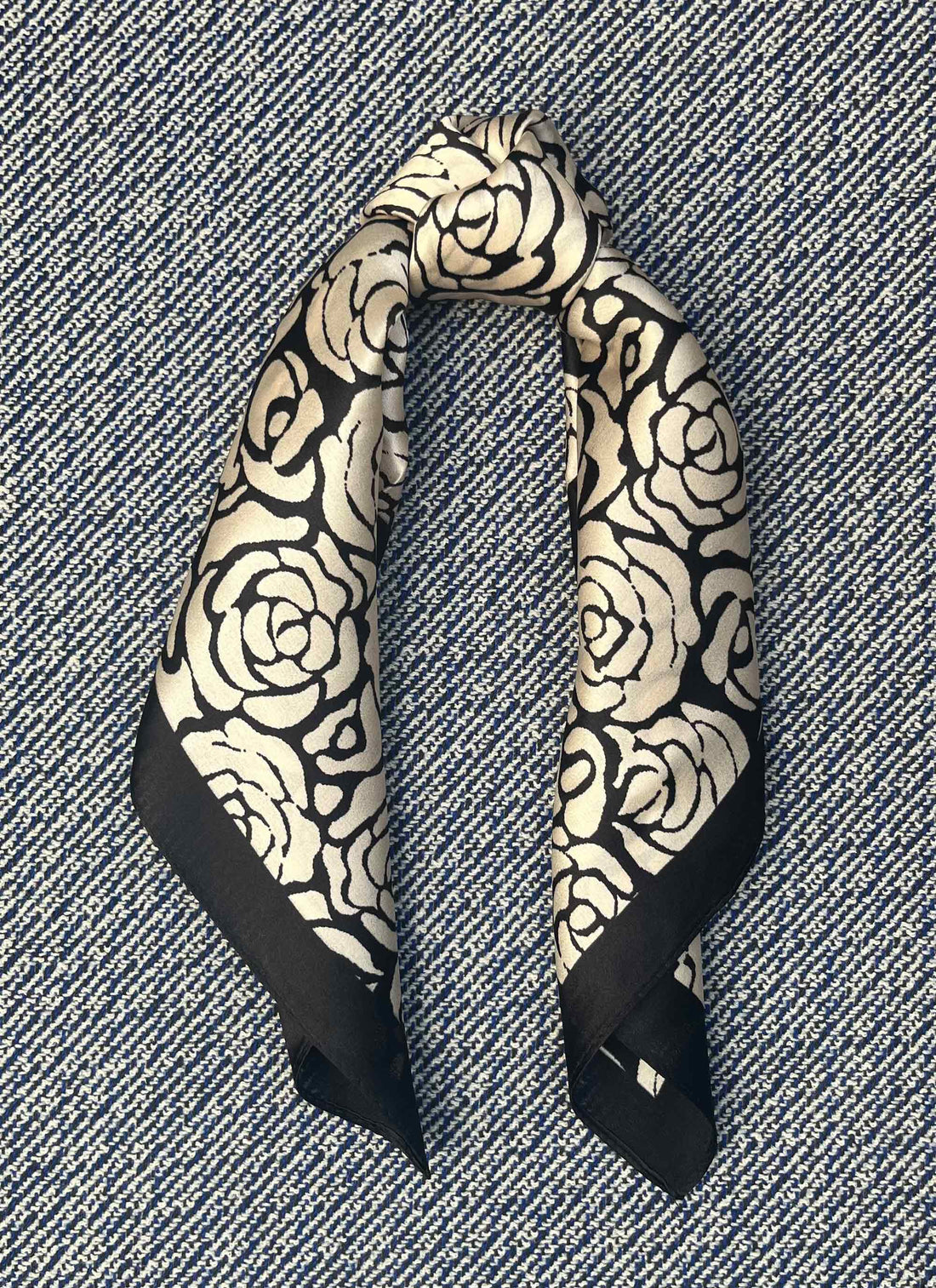 Silk scarf black/cream graphic rose print