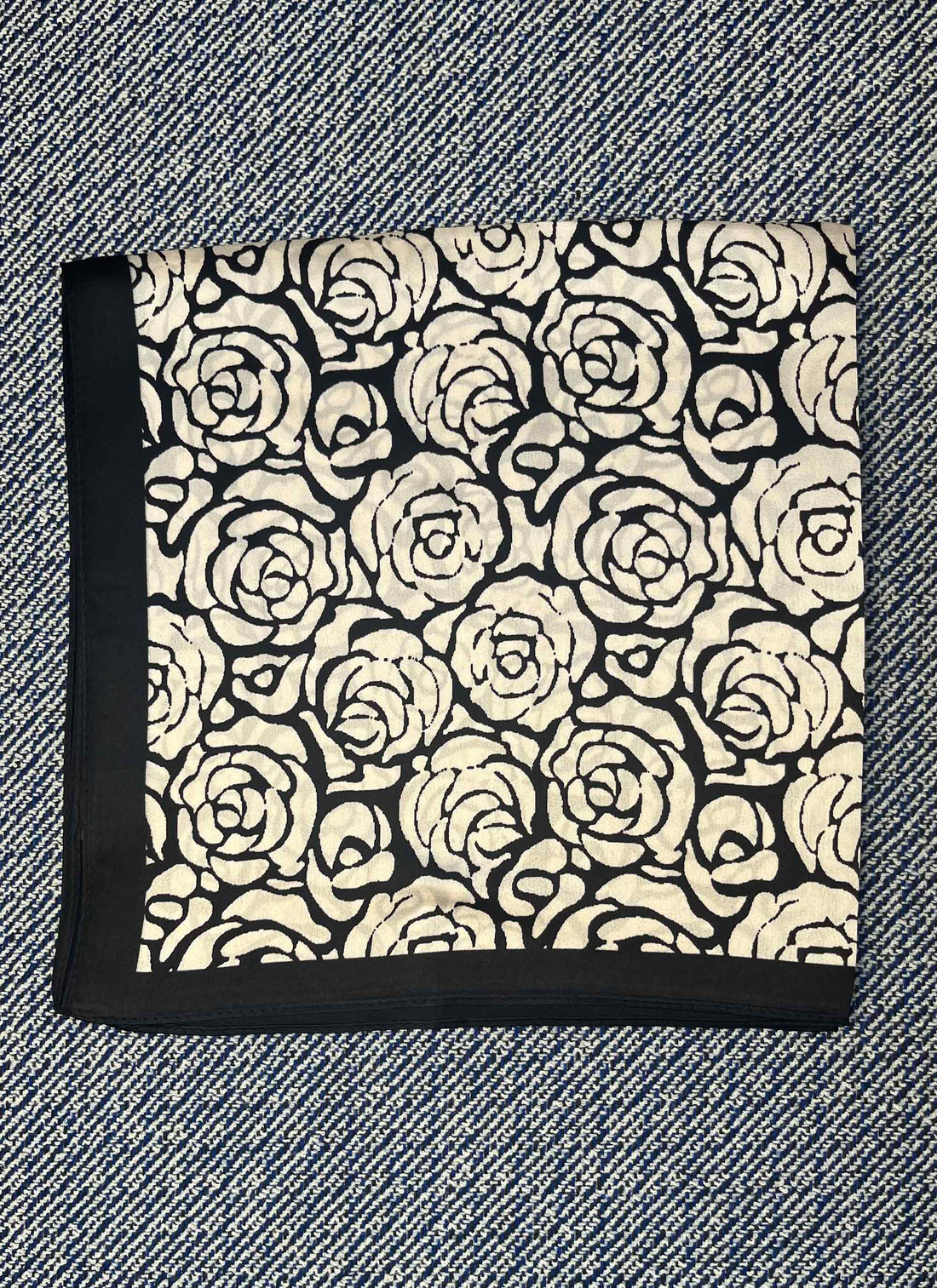 Silk scarf black/cream graphic rose print