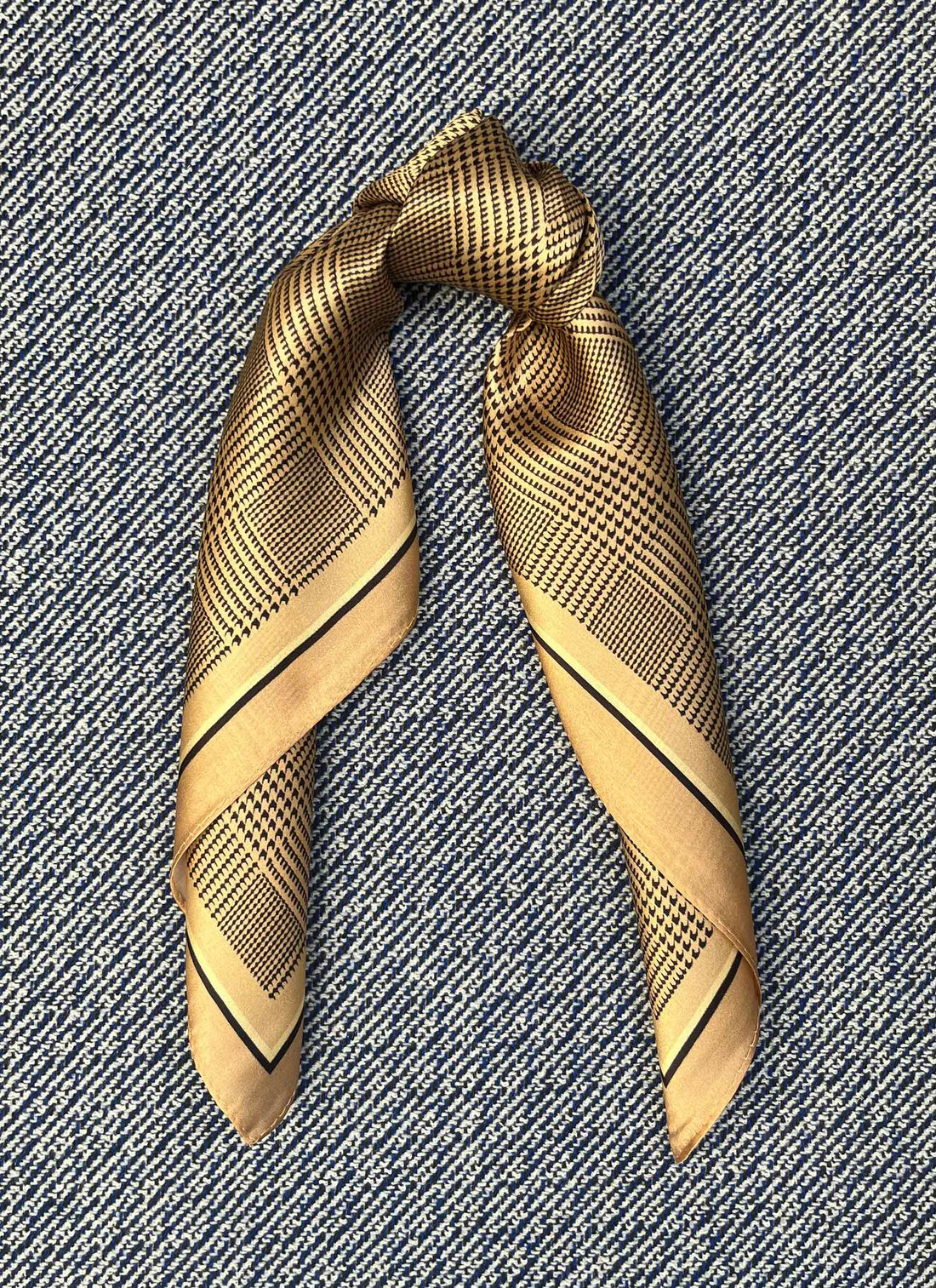 Silk scarf golden beige/dark brown dogtooth check