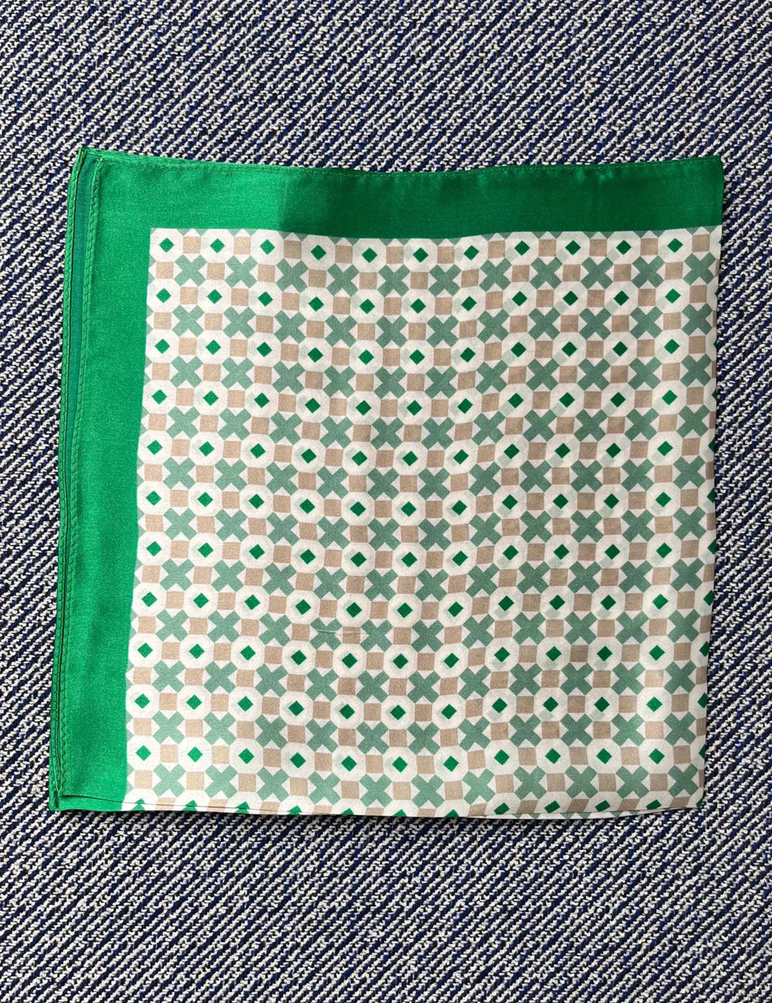 Silk scarf green/white/nude graphic