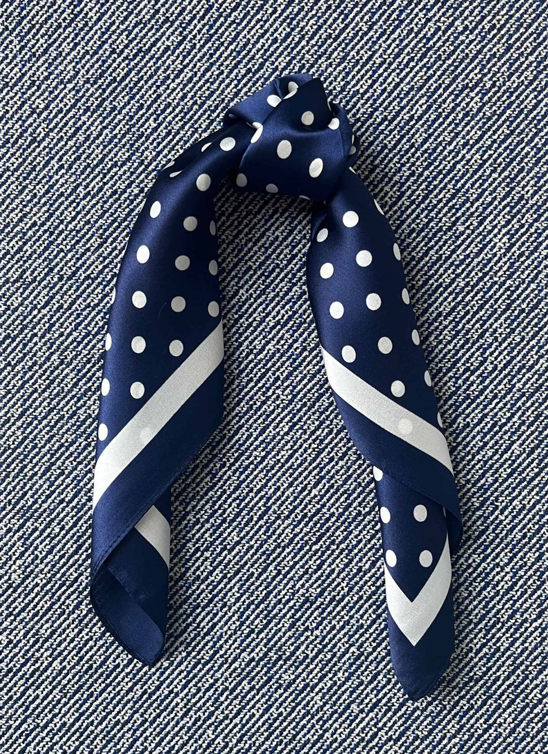 Silk scarf dark blue/off white dots and stripe