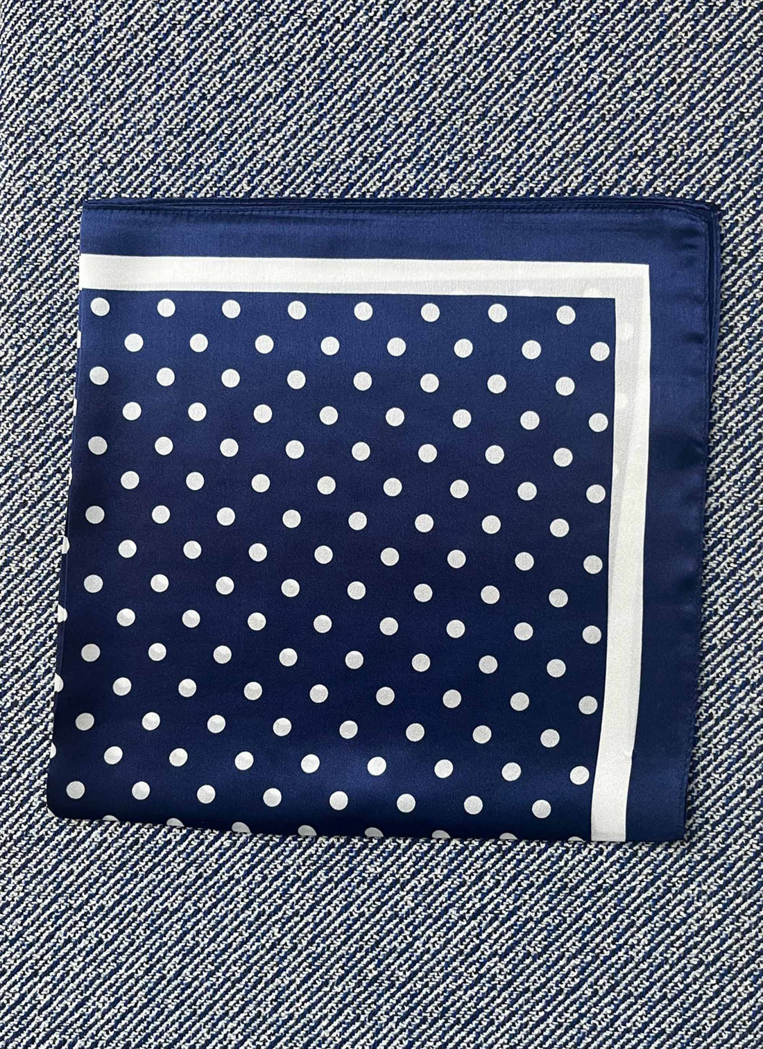 Silk scarf dark blue/off white dots and stripe