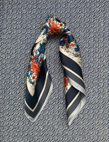 Silk scarf vanilla/navy red/blue flower