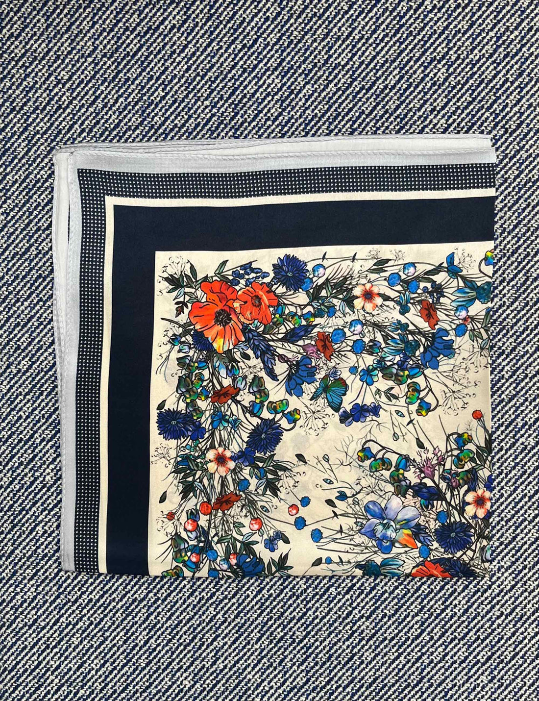 Silk scarf vanilla/navy red/blue flower