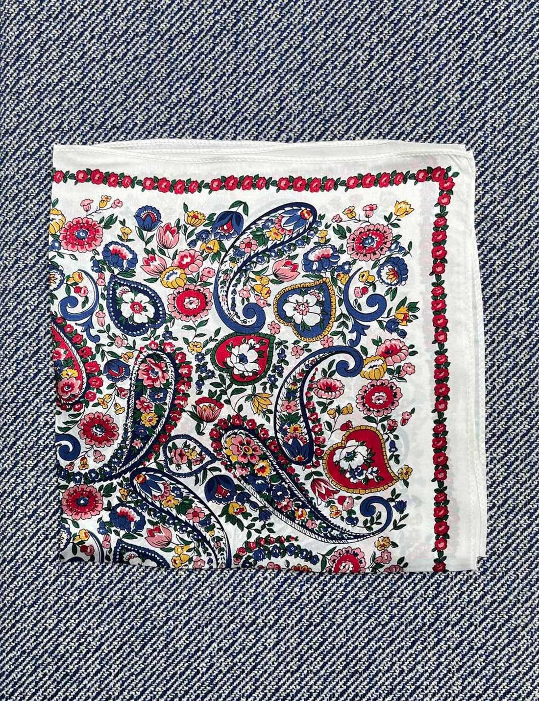 Silk scarf off white/blue/pink paisley