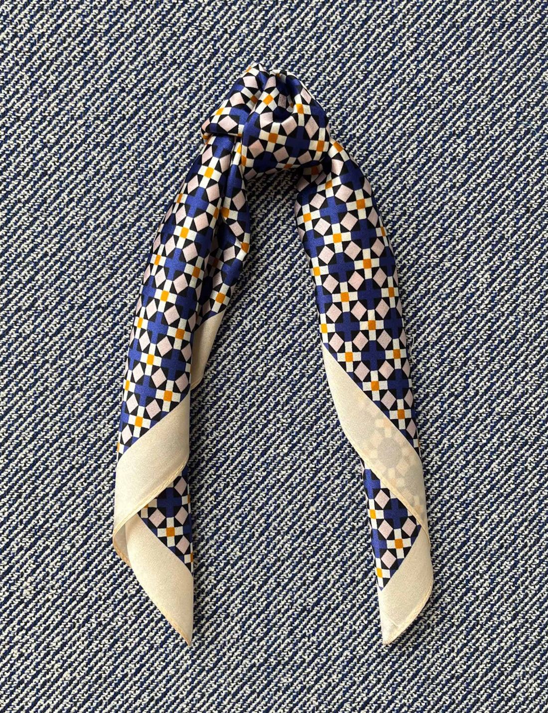 Silk scarf purple/yellow graphic