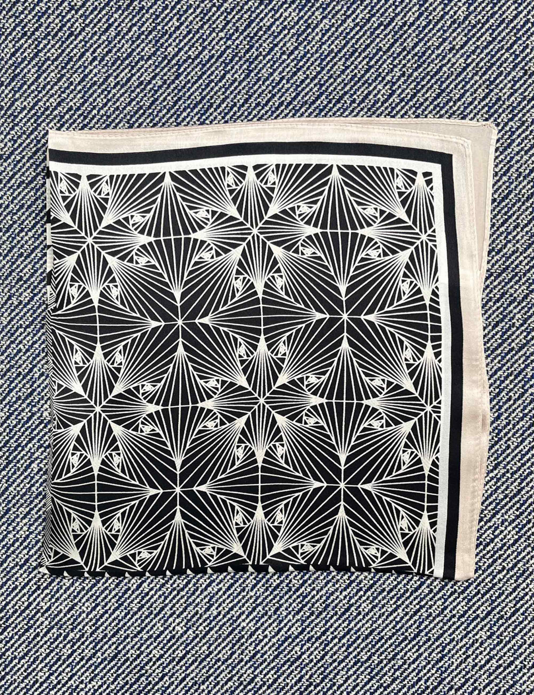 Silk scarf cream/black graphic flower print