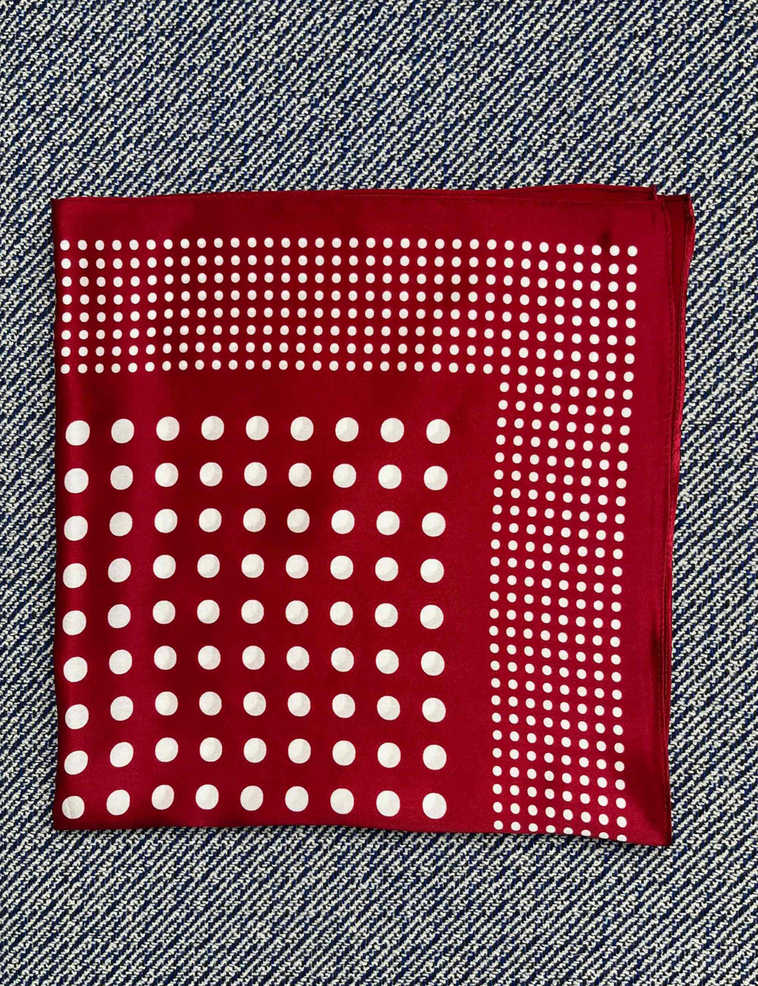Silk scarf red/off-white dots