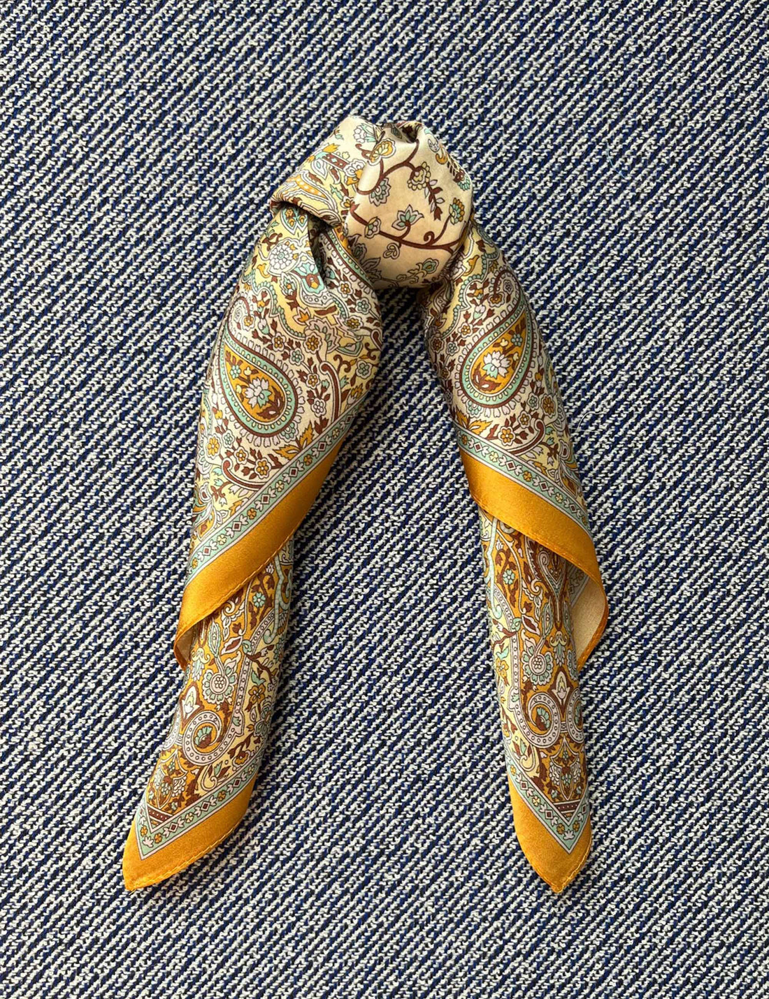 Silk scarf cream/yellow/mint paisley