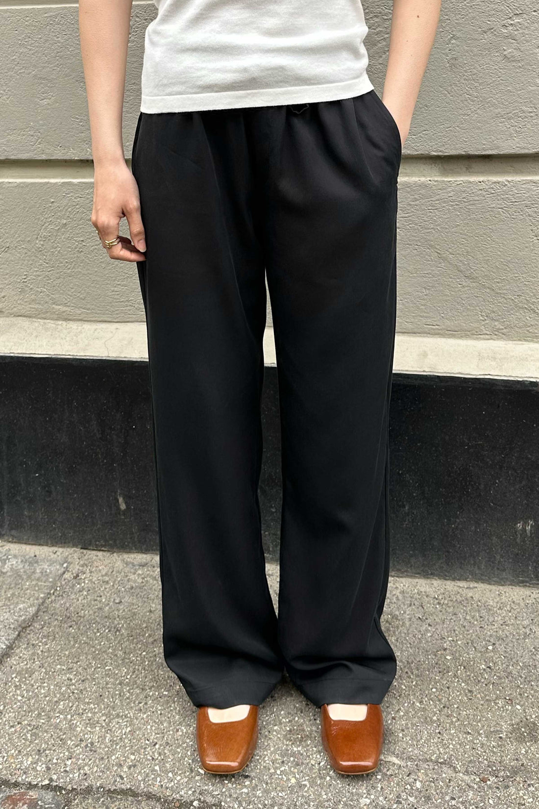 Thea pants black