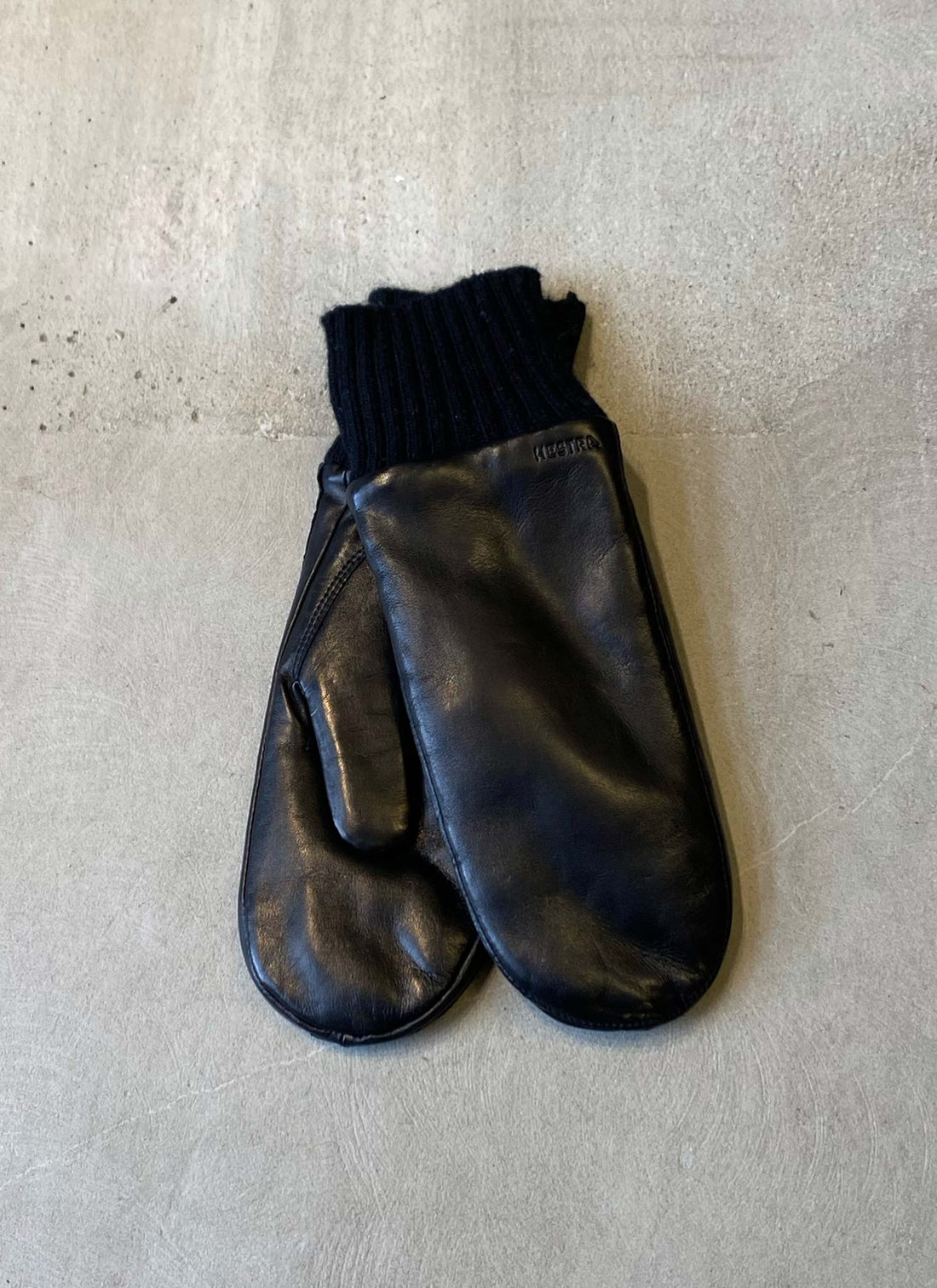 Tina leather mittens black