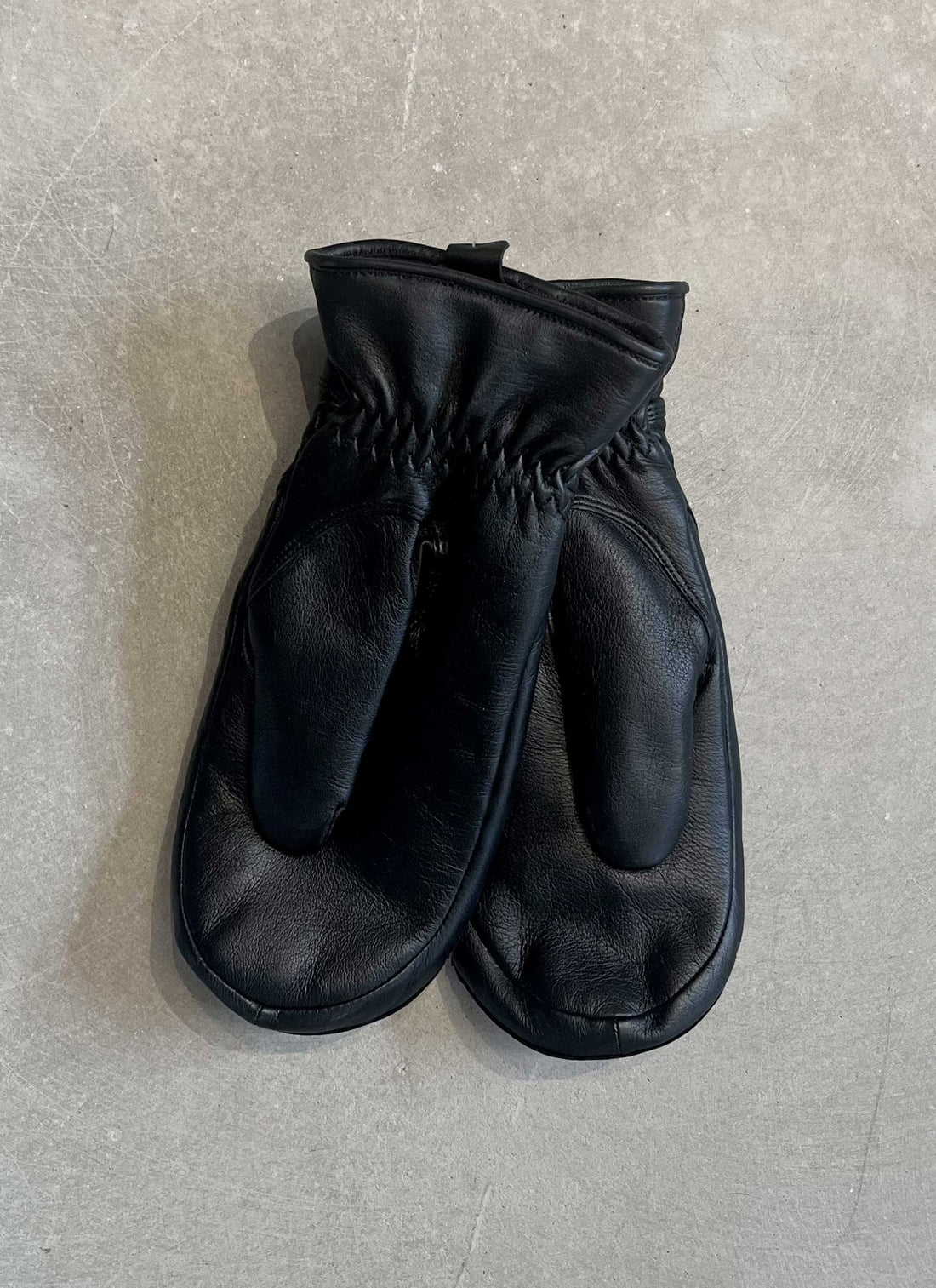 Viken leather mittens black