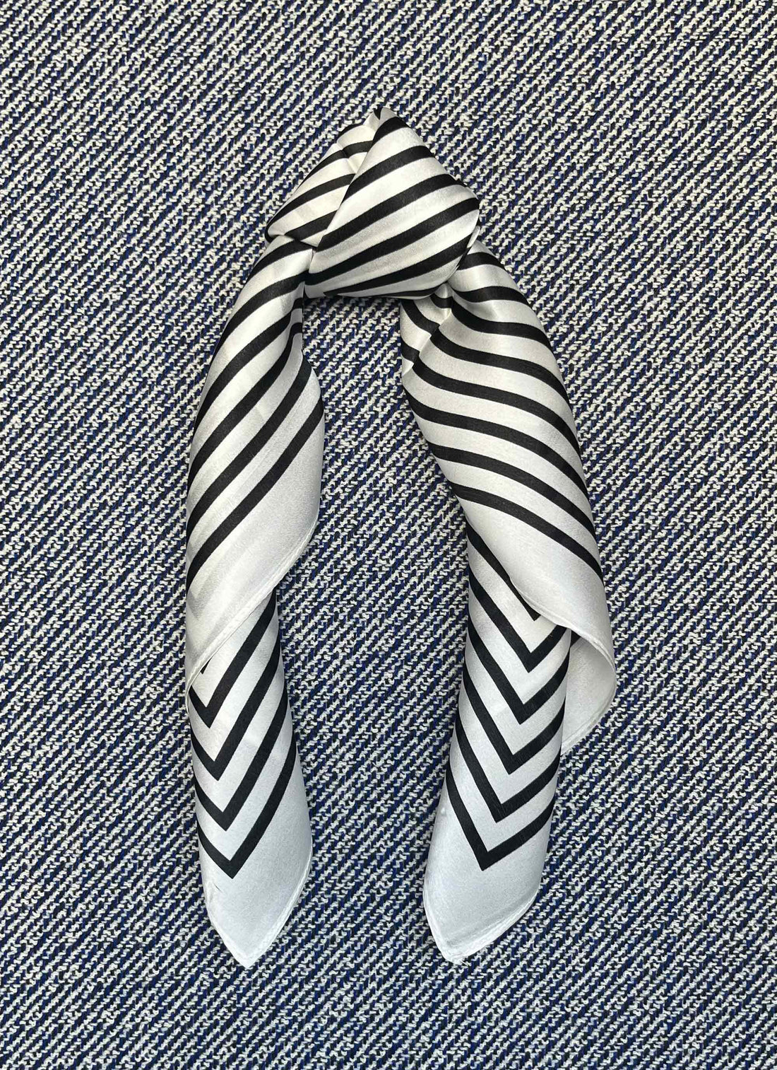 Silk scarf white/black graphic stripes