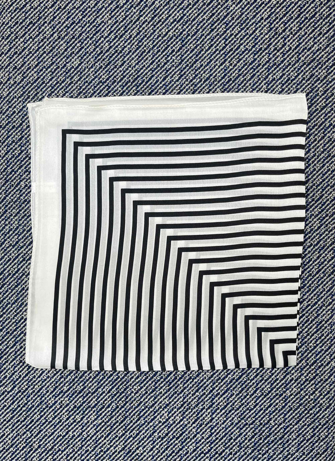 Silk scarf white/black graphic stripes