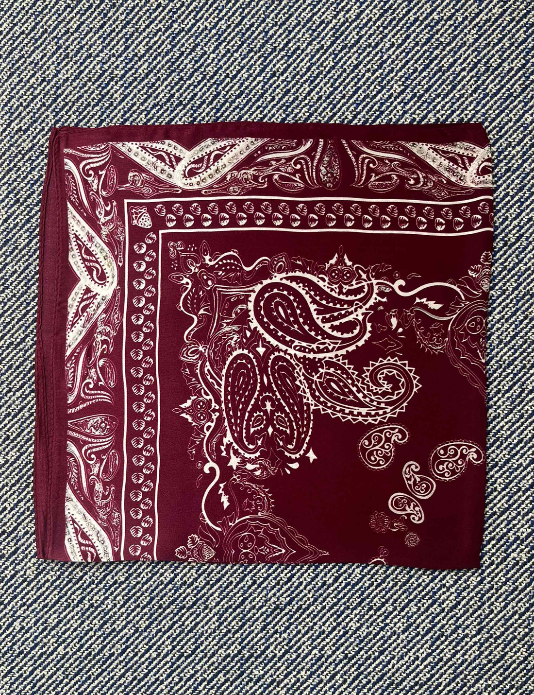 Silk scarf wine/off white paisley