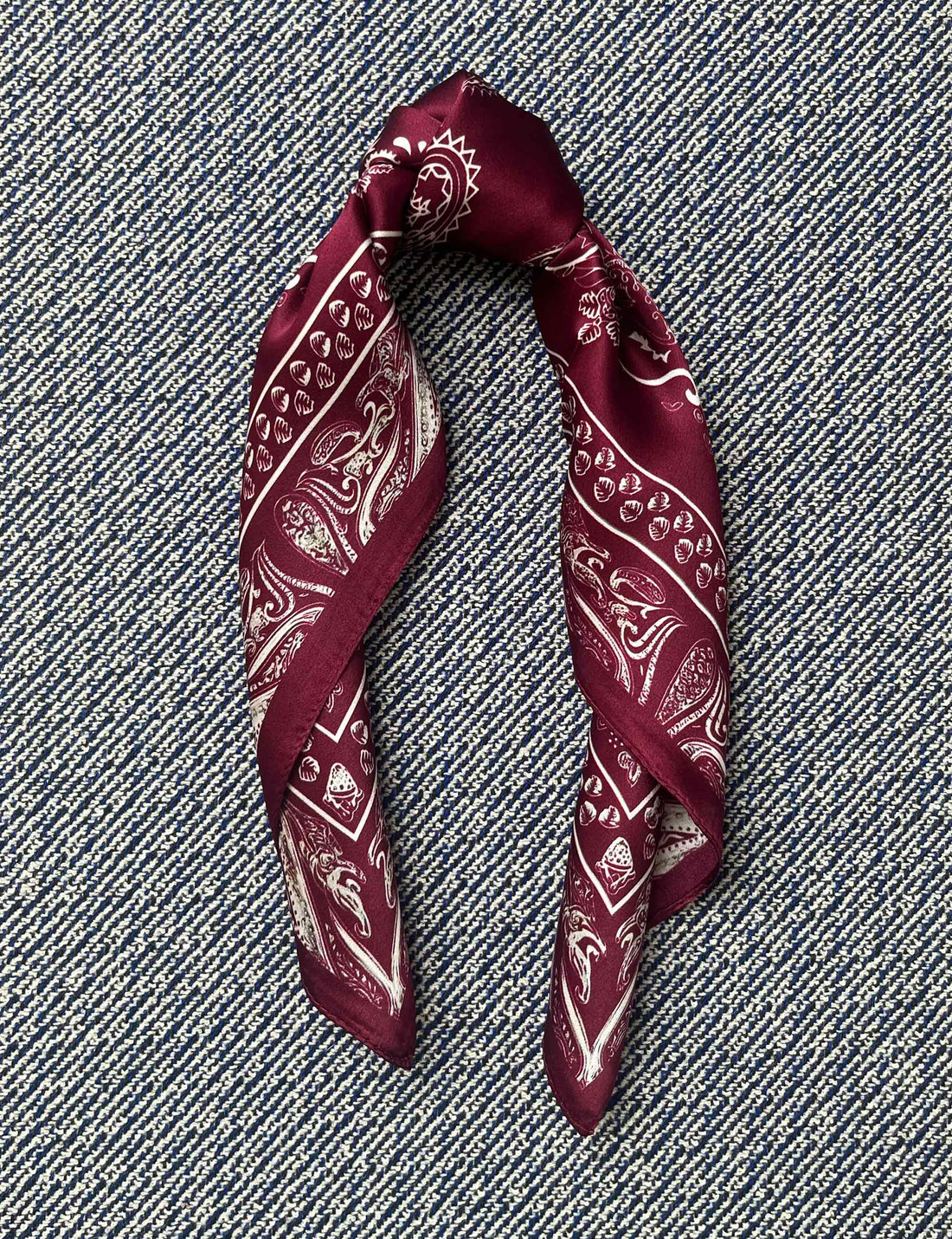 Silk scarf wine/off white paisley